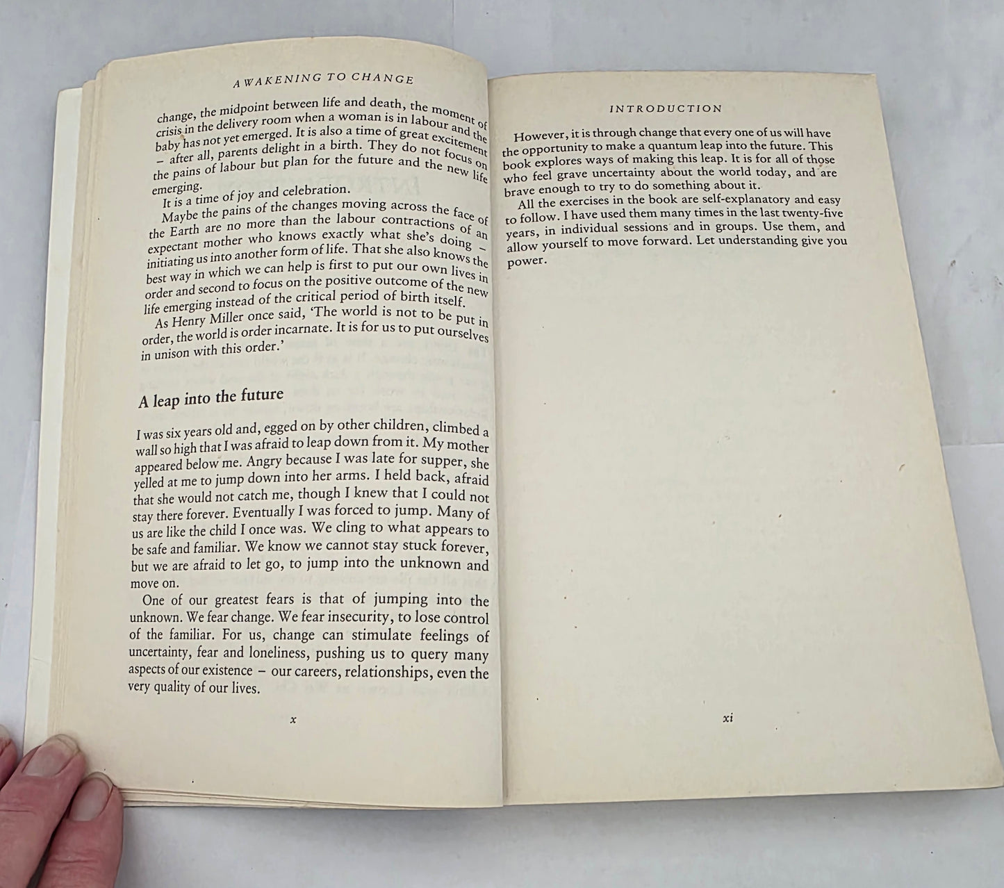 Awakening to Change – Soozi Holbeche | Pre-Loved Book